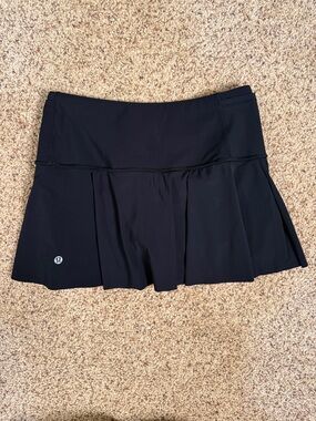 Lululemon Black Pleated Athletic Skirt Built in shorts size 4